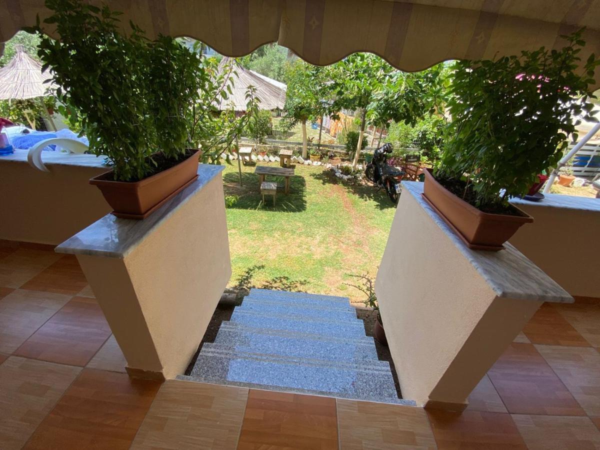 Areti Rooms Hotel Himare Exterior foto